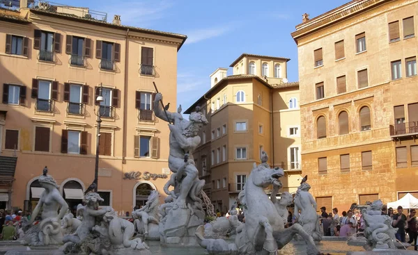 ローマ イタリア 2018年 月年頃 フォンタナ クワトロ Fiumi つの川の噴水 ナヴォーナ広場で 1651 — ストック写真