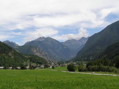 Dağlarında Brusson Aosta Vadisi, İtalya