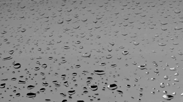 Капли дождя на стекло — стоковое фото