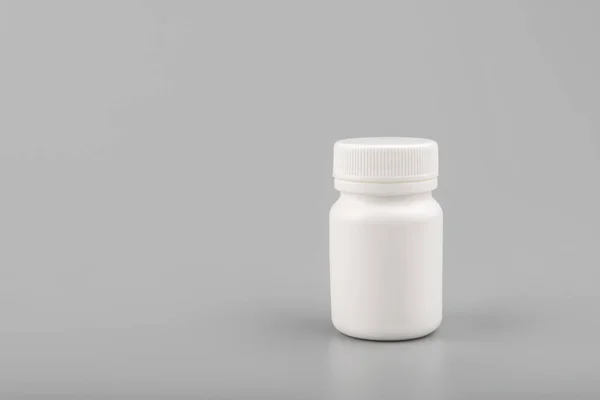 Médicament flacon de pilule blanche sur fond gris — Photo