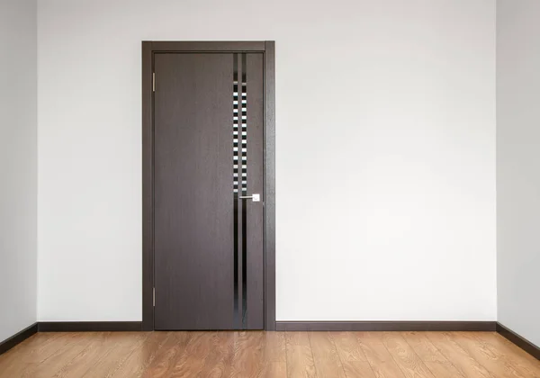 Ξύλινη πόρτα σε άδειο χώρο φωτοαντιγραφής δωμάτιο φωτογραφία — Φωτογραφία Αρχείου