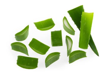 Aloe vera dilimlenmiş bitki izole edilmiş beyaz arkaplan