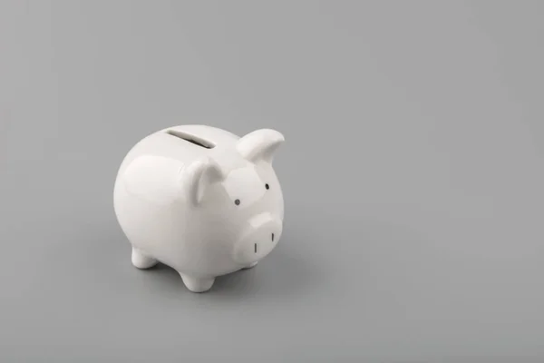 Piggy bank penge opsparing koncept med kopiplads - Stock-foto