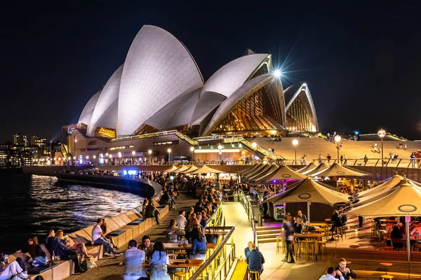 Sydney, Australia - 10 2018: Opera oświetlona w nocy — Zdjęcie stockowe