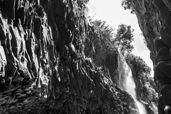 Вигляд Базальтові Скелі Водоспади Чисту Воду Ущелин Алькантара Сицилії Італія — стокове фото