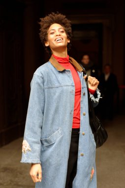 Milan Moda Haftası 2017 'deki defilesinin sonunda ünlü bir manken.