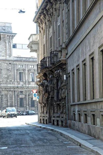 Dům Omenoni 1565 Blízkosti Kostela San Fedele Miláně Fasádě Osm — Stock fotografie