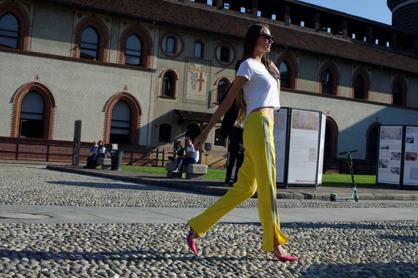 Hóspedes Chegam Desfile Moda Designer Alberta Ferretti Durante Milan Fashion — Fotografia de Stock