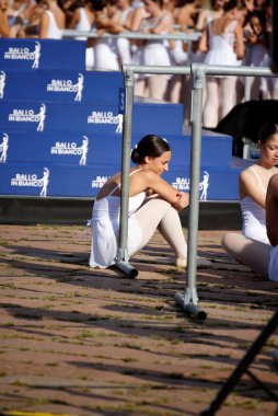 OnDance is a unique event featuring live performances, meetings, dance evenings, open classes, and free workshops in classical, contemporary, tango, swing, street dance, and more, for students and enthusiasts of all ages.