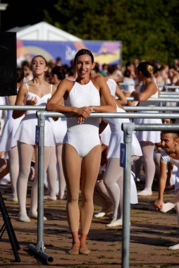 OnDance is a unique event featuring live performances, meetings, dance evenings, open classes, and free workshops in classical, contemporary, tango, swing, street dance, and more, for students and enthusiasts of all ages.