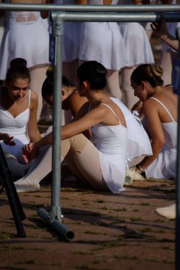 OnDance is a unique event featuring live performances, meetings, dance evenings, open classes, and free workshops in classical, contemporary, tango, swing, street dance, and more, for students and enthusiasts of all ages.