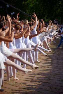 OnDance is a unique event featuring live performances, meetings, dance evenings, open classes, and free workshops in classical, contemporary, tango, swing, street dance, and more, for students and enthusiasts of all ages.