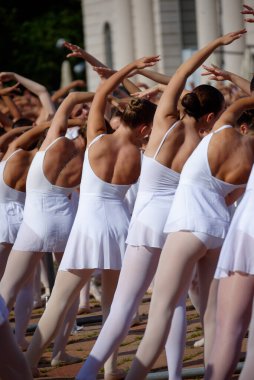 OnDance is a unique event featuring live performances, meetings, dance evenings, open classes, and free workshops in classical, contemporary, tango, swing, street dance, and more, for students and enthusiasts of all ages.