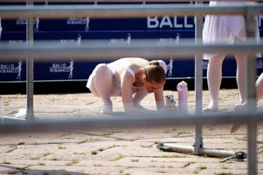 OnDance is a unique event featuring live performances, meetings, dance evenings, open classes, and free workshops in classical, contemporary, tango, swing, street dance, and more, for students and enthusiasts of all ages.