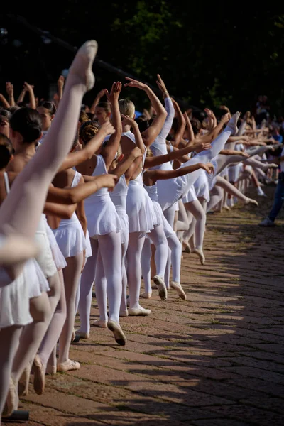 OnDance is a unique event featuring live performances, meetings, dance evenings, open classes, and free workshops in classical, contemporary, tango, swing, street dance, and more, for students and enthusiasts of all ages.