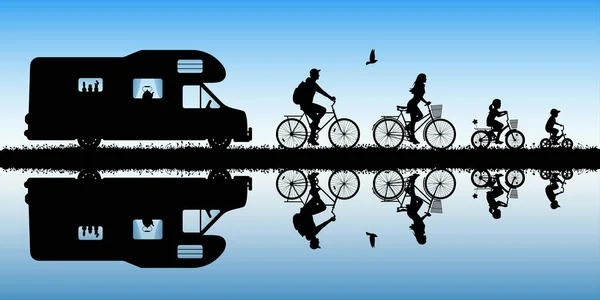 Rodzina na rowerach i Cartoon retro samochód — Wektor stockowy