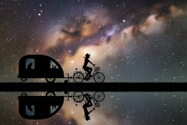 Девушка на велосипеде на дороге ночью — стоковый вектор