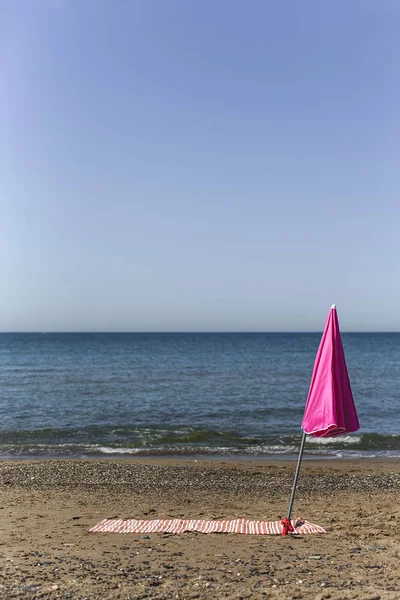 Scene di spiaggia in una giornata di sole — Foto Stock