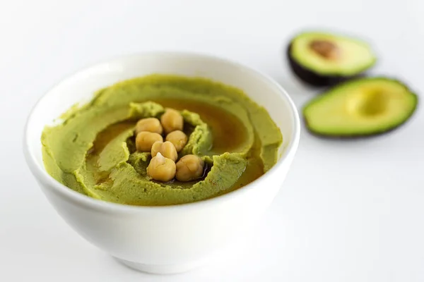 Hjemmelavet Avocado Kikærter Hummus Med Olivenolie Citron Med Sollys Hvid - Stock-foto