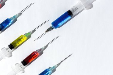 Coronavirus şırıngası, medikal konsept aşı enjeksiyon enjeksiyonu hastalık tedavisi, hastane önleme, aşılama...