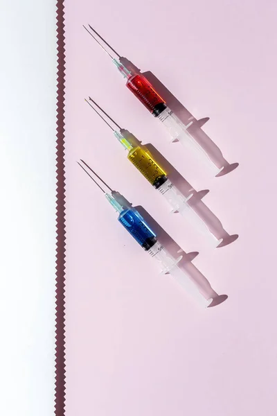 Covid Φιαλίδιο Εμβολίου Δόση Έναντι Της Σύριγγας Βελόνας Του Κορωναϊού — Φωτογραφία Αρχείου