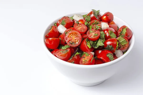 Ensalada Casera Tomate Cherry Con Cebolla Fresca Menta Aceite Oliva —  Fotos de Stock