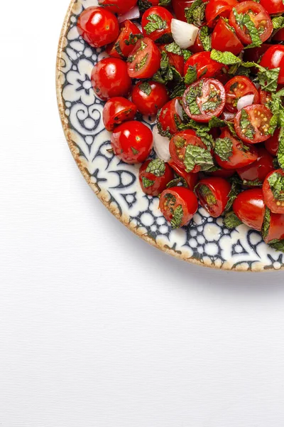 Insalata Pomodorini Fatta Casa Con Cipolle Fresche Menta Olio Oliva — Foto Stock