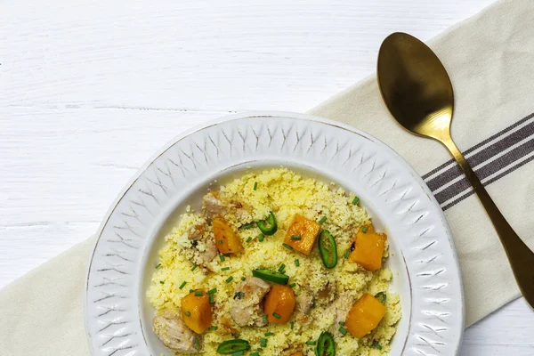 Tavuk Mango Biberli Yapımı Lezzetli Kuskus Salatası Sağlıklı Gıda Konsepti — Stok fotoğraf