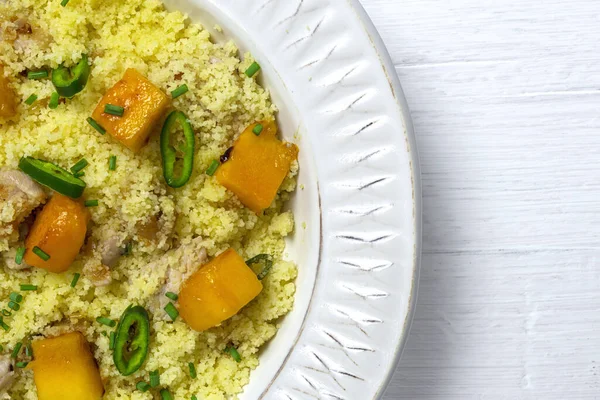 Köstlicher Und Gesunder Hausgemachter Couscous Salat Mit Huhn Mango Und — Stockfoto