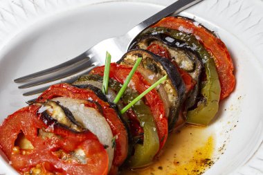 Ev yapımı Ratatouille. Geleneksel Fransız yaz sebzeleri güveci. Sağlıklı yiyecekler. Vejetaryen gıda konsepti