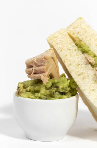 Sandwiches Aguacate Caseros Con Atún Concepto Comida Saludable Aislado — Foto de Stock