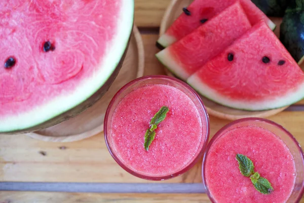 Imagen Superior Del Jugo Sandía Mezcló Vaso Cortó Sandía Rodajas — Foto de Stock