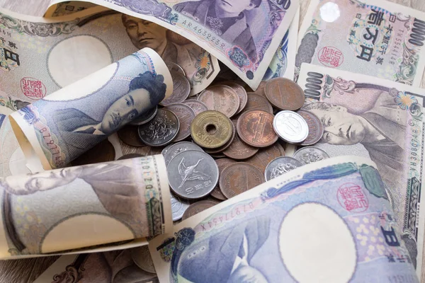 日本の通貨は 必要に応じて商品やサービスを交換するために媒体を使用します — ストック写真