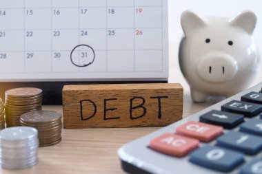 Borç kavramı: Temiz bir beyaz takvim atarak, borçları belirterek, ayın son gününde ödenmesi gereken harcamaları belirleyin. Hesap Makinesi, Para Yığını ve Kumbarası