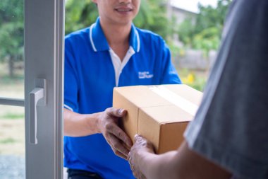 Paketleri alıcılara hızlı, eksiksiz ürünler ve etkileyici hizmetlere teslim et.