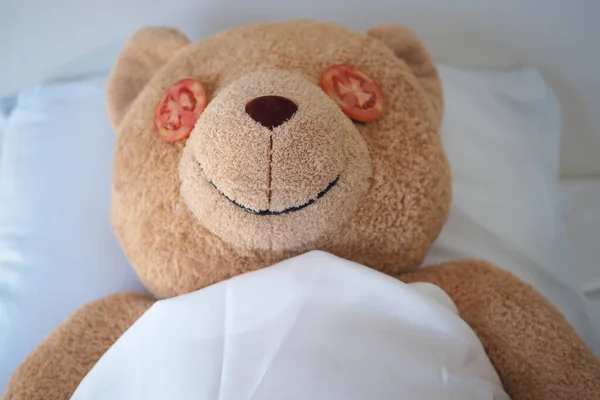 Brown Teddy Bear Relax Process Spa Eye Mask Tomatoes — Stock Photo, Image