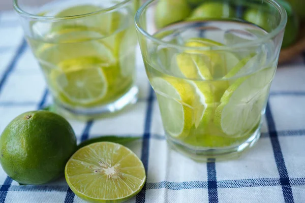 Sliced Lemon Lemon Juice Soaked Glass — Stock Photo, Image