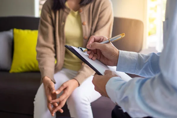 Female Patients Mental Illnesses Physical Illnesses Currently Discuss Doctor Psychiatrist — Stock Photo, Image