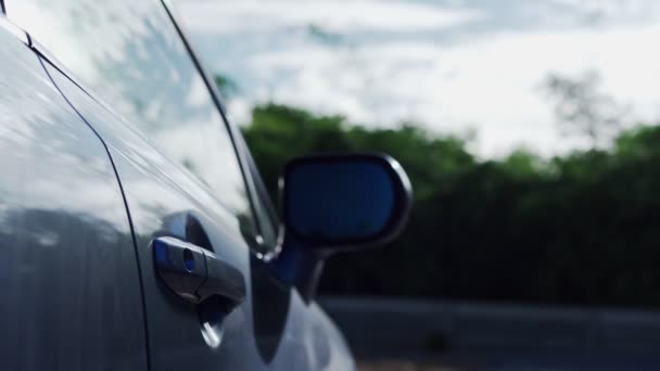 Los Propietarios Coches Nuevos Utilizan Llave Para Abrir Las Puertas — Vídeo de stock