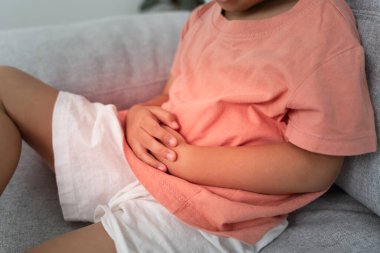 Mide ağrısı. Çocukların karın ağrısı, hazımsızlık, mide iltihabı, regl sancıları, gaz çıkarma, ishal, şişkinlik, kolon kanseri, karın iltihabı, gıda zehirlenmesi, karın zehirlenmesi,