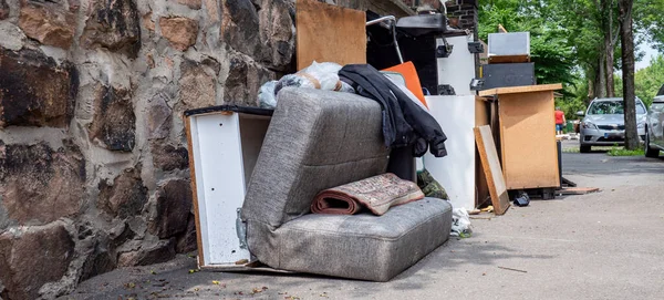 Πανοραμική Ογκώδης Συλλογή Αποβλήτων Ανάλυση Νοικοκυριών Στο Δρόμο — Φωτογραφία Αρχείου