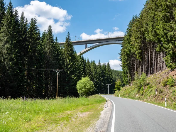 Országút Türingiai Erdőben Németország — Stock Fotó