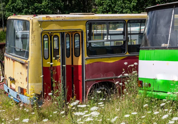 Viejo Autobús Cementerio Reciclaje — Foto de Stock