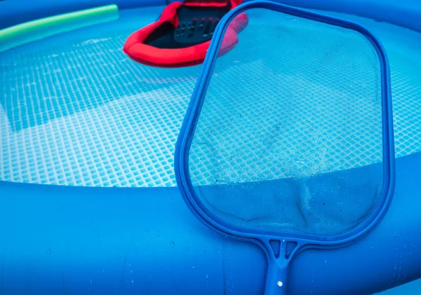Net Voor Het Schoonmaken Van Het Tuinzwembadnet Het Tuinzwembad Schoon — Stockfoto