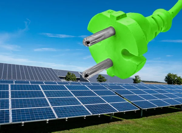 Vihreä Sähkö Aurinkoenergia Uusiutuva Energia — kuvapankkivalokuva