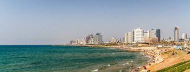 Tel Aviv sahil manzaralı bir Akdeniz ve gökdelenler
