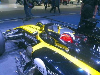 Takım Renault spor Formula 1. Bolid Moskova Uluslararası Otomobil Salon 2018. Rusya Moskova Eylül 2018