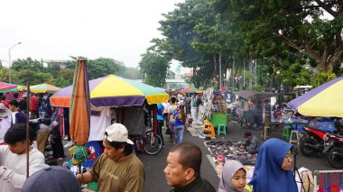 Surabaya, Endonezya - Eylül 30 2020 Sabah atmosferi