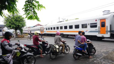 Trenin etrafındaki atmosfer