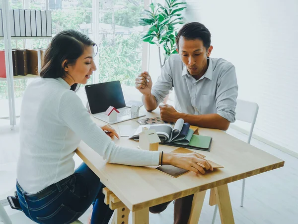 Designers Suggesting Customers Choose Materials Made Fabrics Home Decoration — Stock Photo, Image